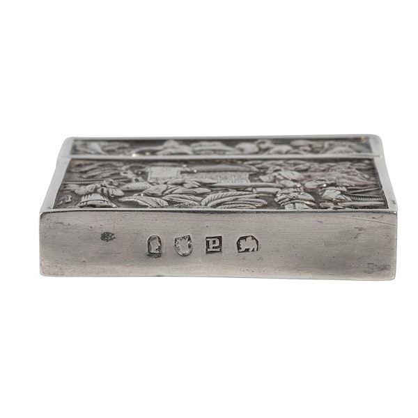 An early 19th century Chinese Export silver visiting card case with erroneous London Hallmarks. - image 3