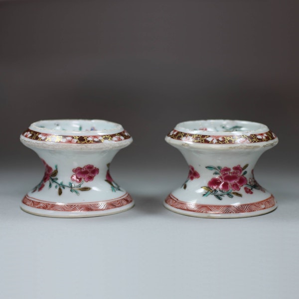 Pair of Chinese famille rose circular salts, Yongzheng (1723-35) - image 3