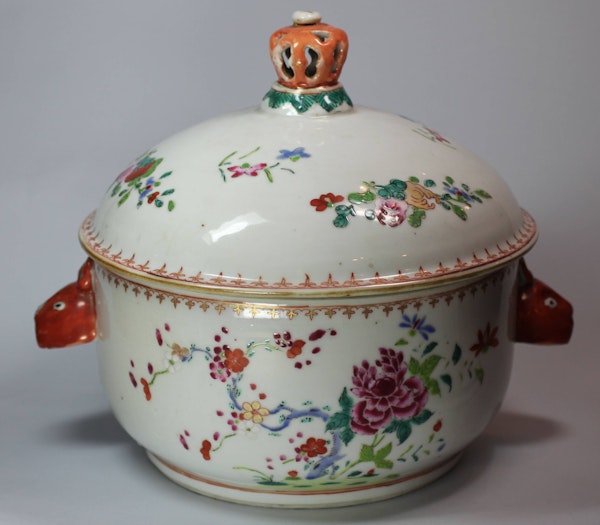 Chinese famille rose circular soup tureen and cover, Qianlong (1736-95) - image 6