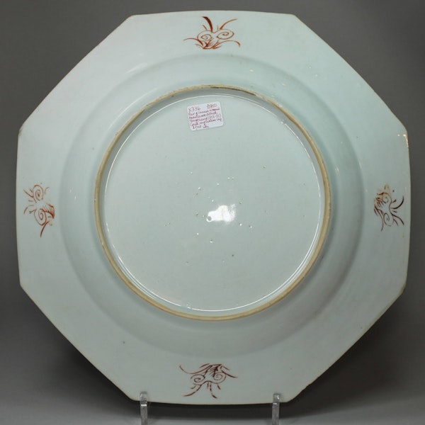 Pair of Chinese octagonal famille rose dishes, Yongzheng (1723-35) - image 5