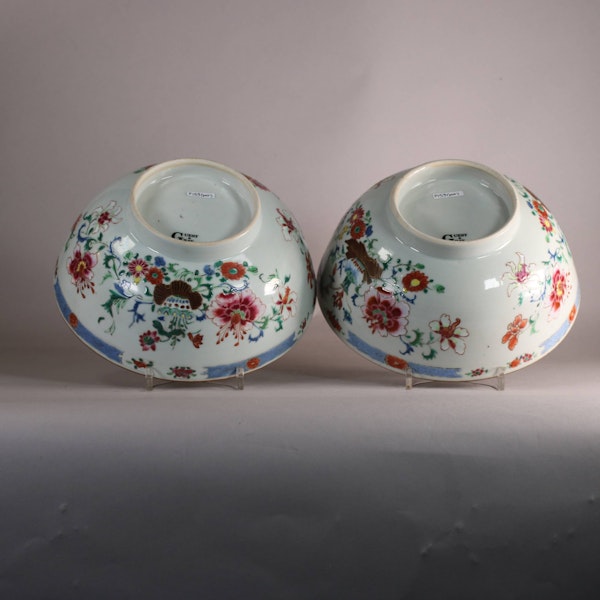 Pair of Chinese famille rose fish bowls, Qianlong (1736-95) - image 2