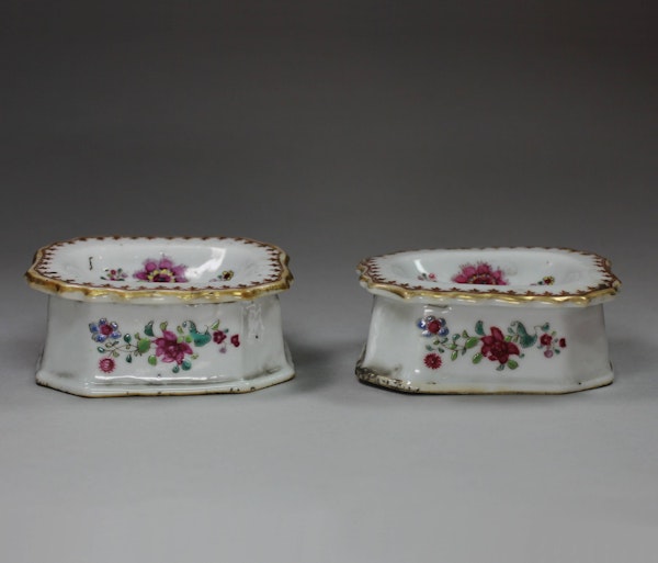 Pair of Chinese famille rose salts, Qianlong (1736-1795) - image 2