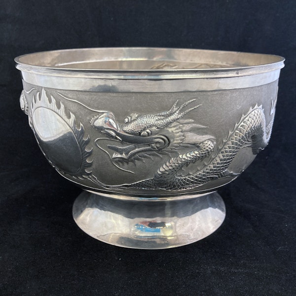 Antique Chinese silver bowl with Dragons - image 2