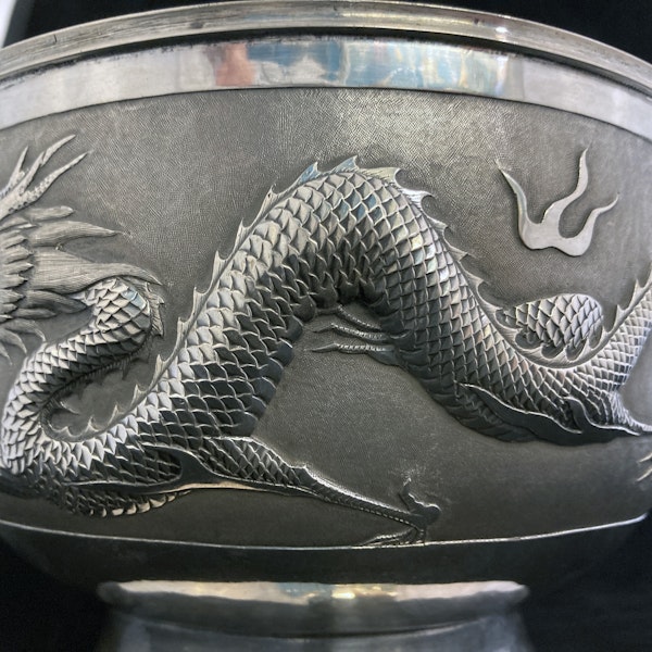 Antique Chinese silver bowl with Dragons - image 11