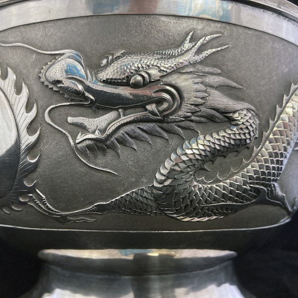 Antique Chinese silver bowl with Dragons - image 10