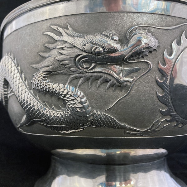 Antique Chinese silver bowl with Dragons - image 9