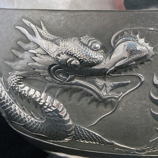 Antique Chinese silver bowl with Dragons - image 12