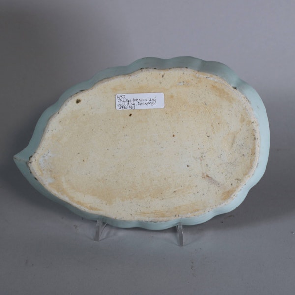 Chinese tobacco leaf oval dish, Qianlong (1736-95) - image 2