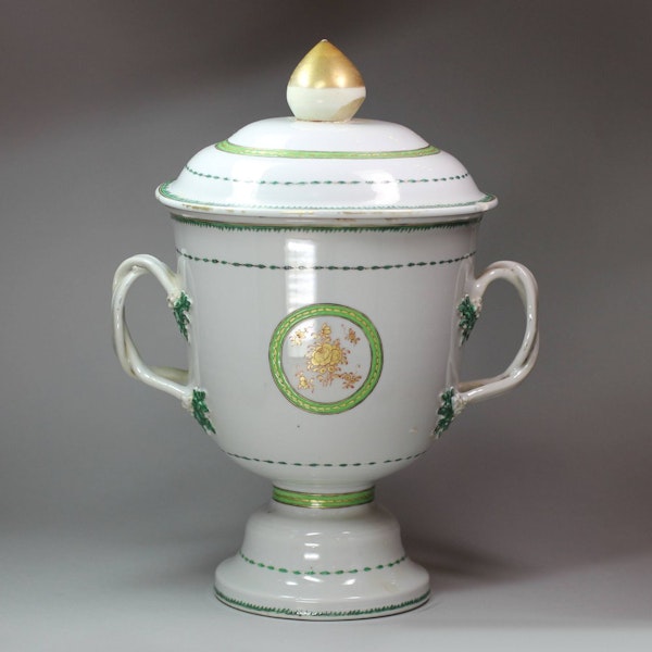 Chinese Loving cup and cover, late Jiaqing, c.1800-1810 - image 1