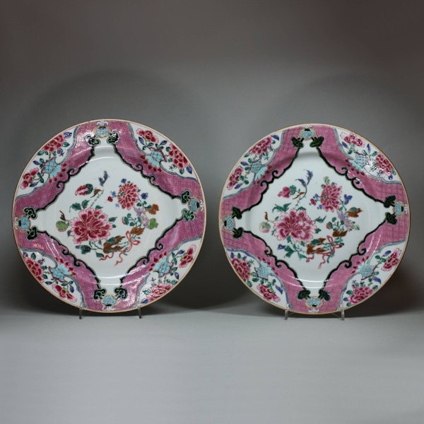 Pair of Chinese famille rose chargers, Qianlong (1736-95) - image 1