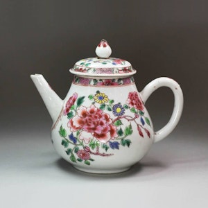Chinese famille rose teapot and cover, early Qianlong (1736-1795)