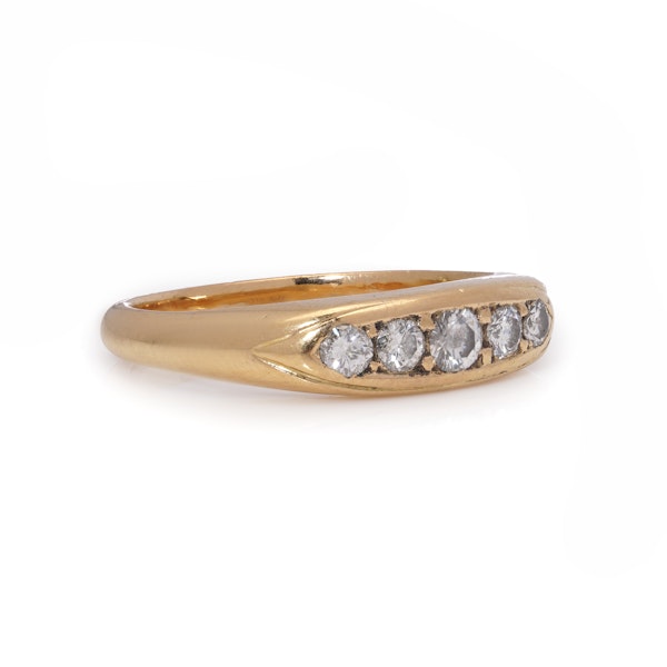 Vintage 22kt. gold five - stone diamond band ring - image 3