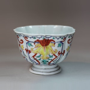 Chinese famille rose teabowl, Qianlong (1736-95)