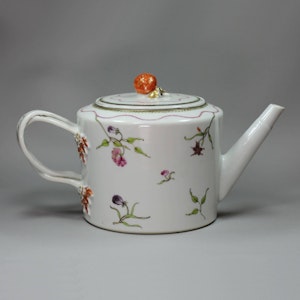 Chinese famille rose teapot and cover, Qianlong (1736-95)