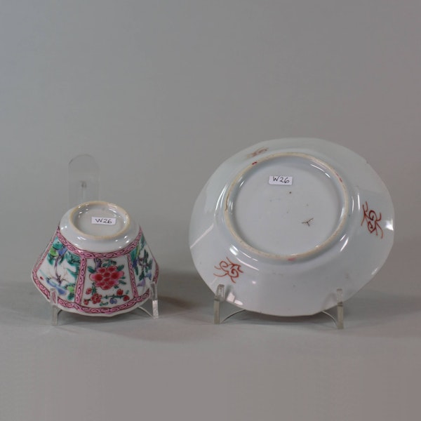 Chinese famille rose teabowl and saucer, Yongzheng (1723-35) - image 4