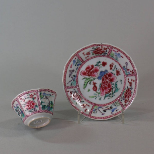 Chinese famille rose teabowl and saucer, Yongzheng (1723-35) - image 1