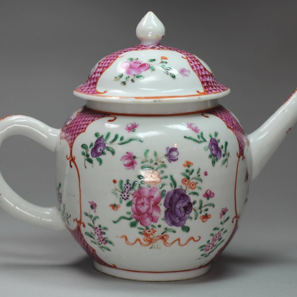 Chinese famille rose teapot, Qianlong (1736-95) - image 1