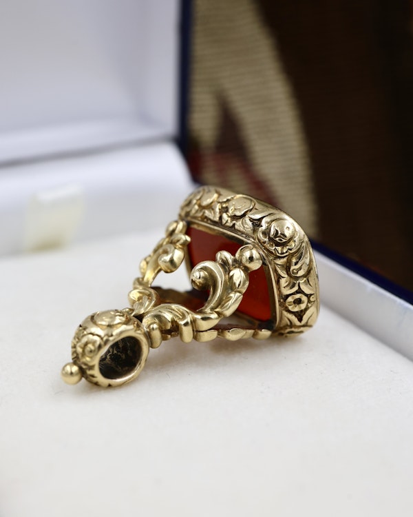 15ct Yellow Gold & Carnelian Heraldic Intaglio Seal Circa 1830 - image 3