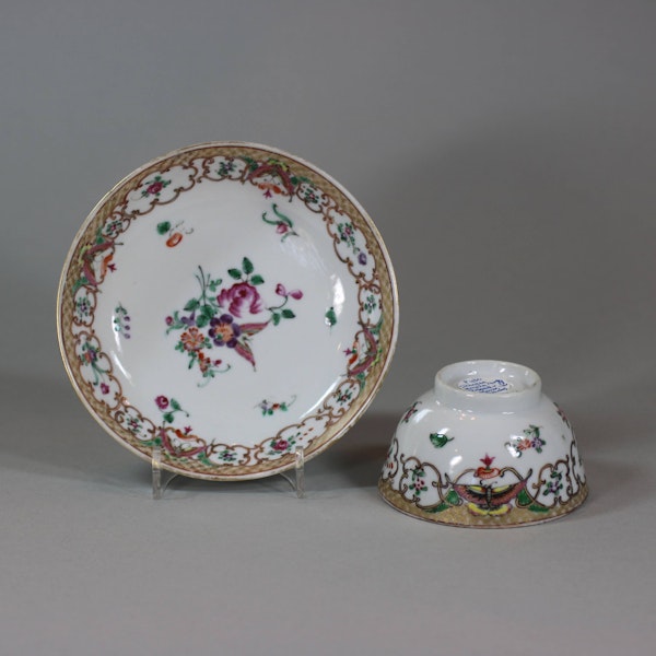 Chinese famille rose teabowl and saucer, Qianlong (1736-95) - image 2