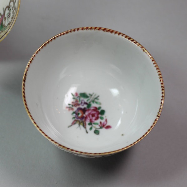 Chinese famille rose teabowl and saucer, Qianlong (1736-95) - image 2