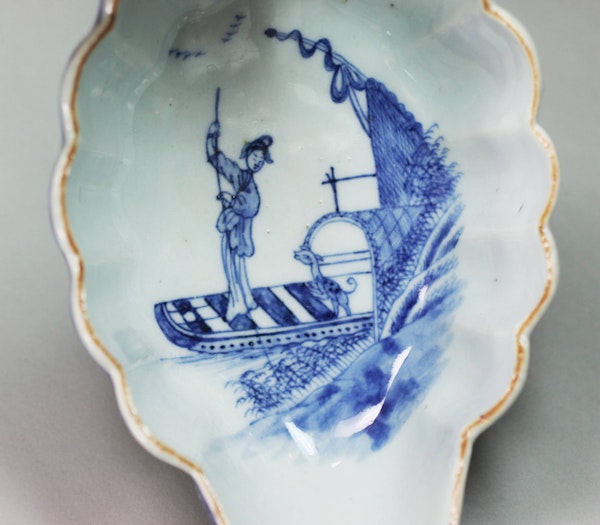 Chinese blue and white fluted sauce boat, Qianlong (1736-1795) - image 5