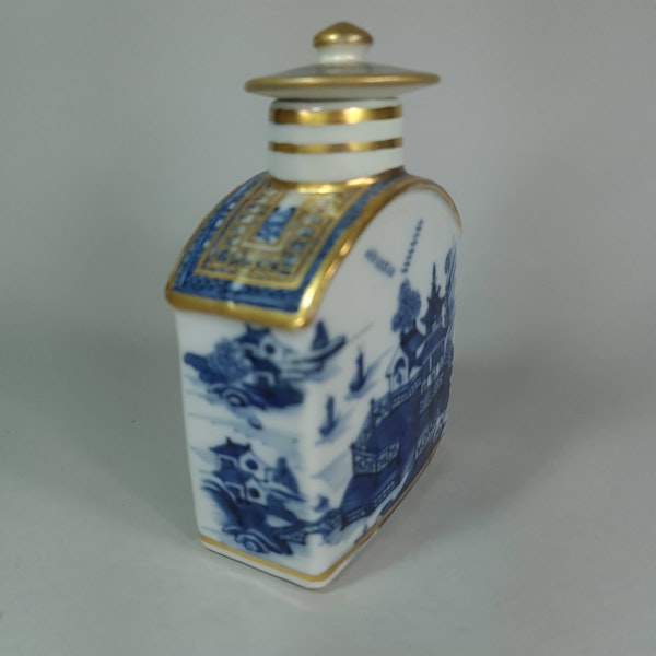 Chinese blue and white caddy and cover, Qianlong (1736-95) - image 2