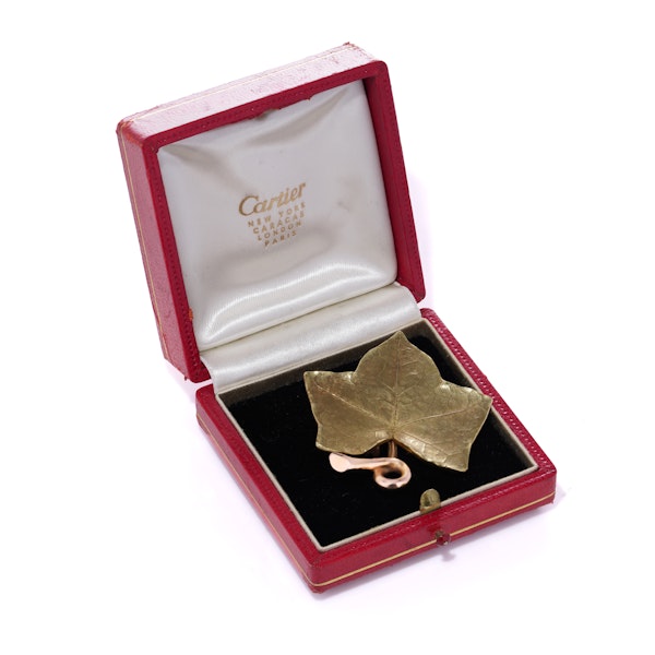 Cartier 18kt gold textured leaf brooch - image 3