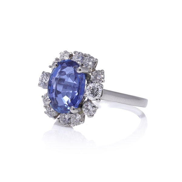 Chaumet 18kt gold natural blue sapphire diamond cluster ring - image 7