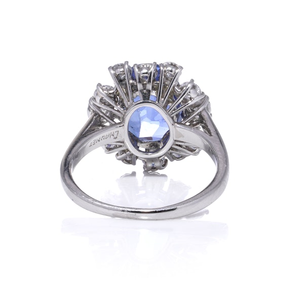 Chaumet 18kt gold natural blue sapphire diamond cluster ring - image 4