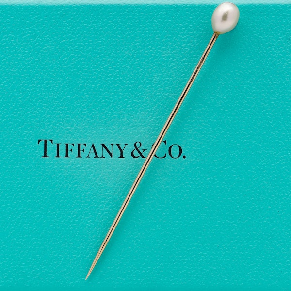 Tiffany & Co. natural saltwater pearl set on a 14kt gold pin - image 6