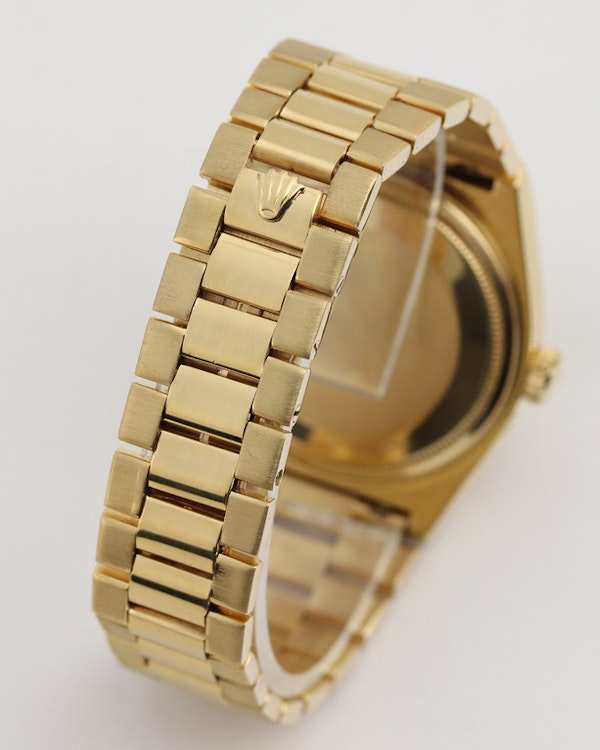 Rolex | Day-Date | Oyster Quartz | 18K Yellow gold | Ref 19018 - image 8