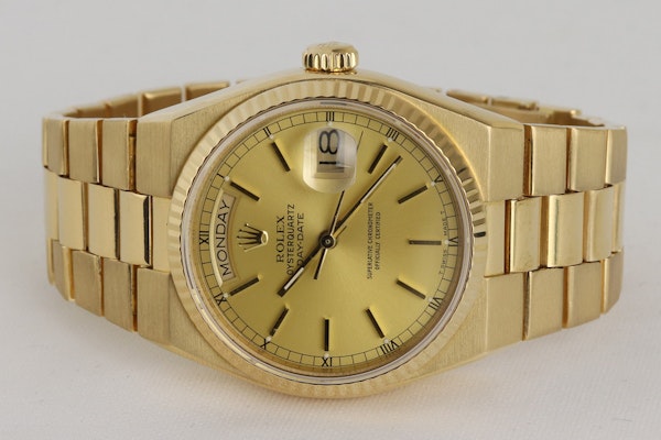 Rolex | Day-Date | Oyster Quartz | 18K Yellow gold | Ref 19018 - image 6