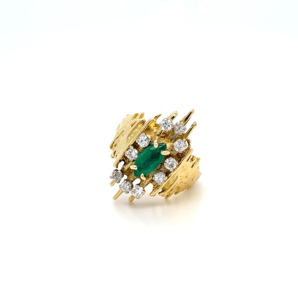 Vintage looking emerald and diamond ring - image 4