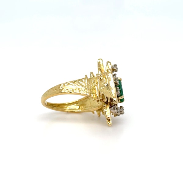 Vintage looking emerald and diamond ring - image 7