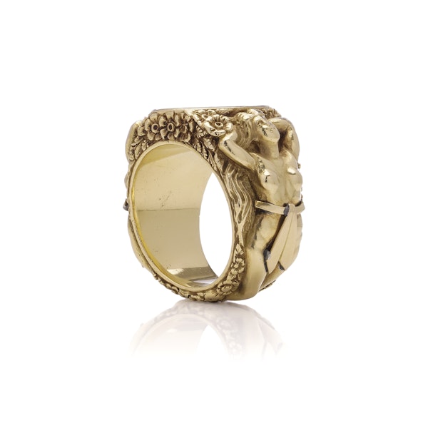 18kt Gold Ring with Coat of Arms - image 6