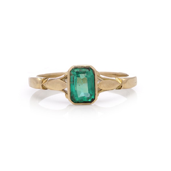 Vintage 18kt yellow gold natural Colombian emerald solitaire ring. - image 6