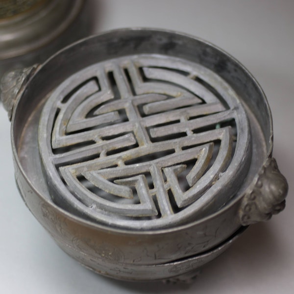 Chinese pewter three-tier box, late 18th/early 19th century - image 4