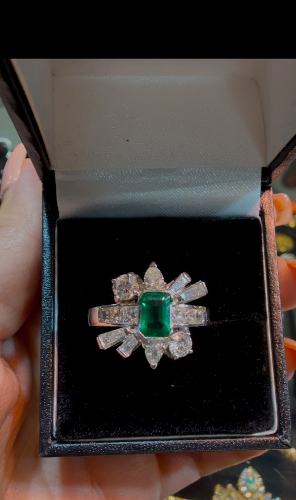 Emerald & mixed diamonds ring - image 3