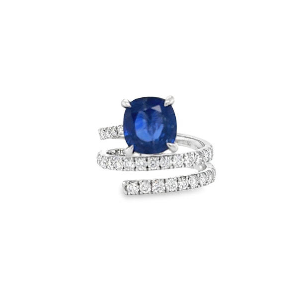 4.78ct. Blue sapphire & diamond spiral ring - image 1