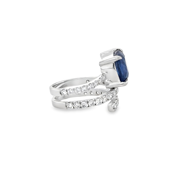 4.78ct. Blue sapphire & diamond spiral ring - image 5