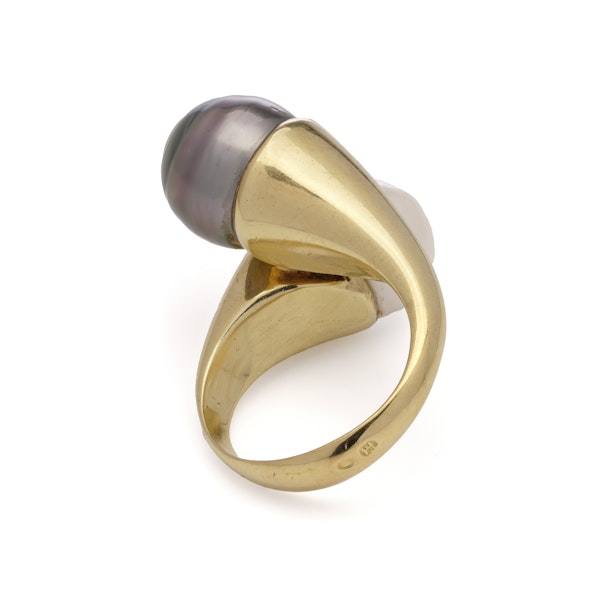 18kt gold Tahitian and South Sea pearl ring. - image 3