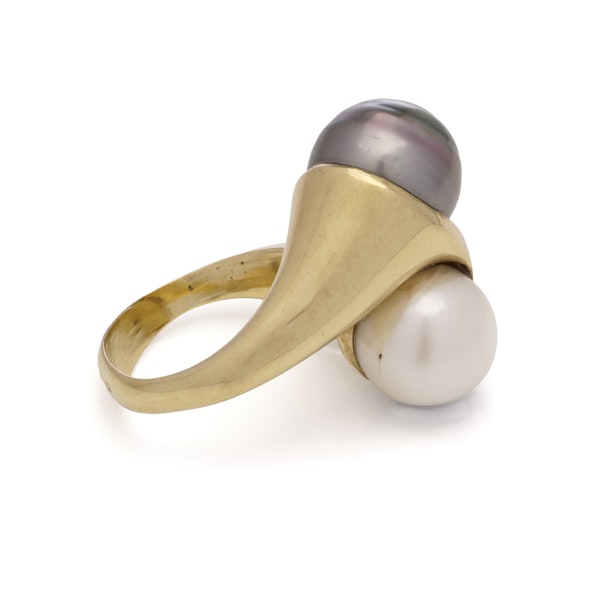 18kt gold Tahitian and South Sea pearl ring. - image 2