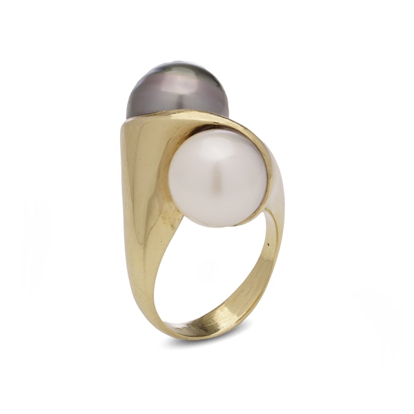 18kt gold Tahitian and South Sea pearl ring. - image 6