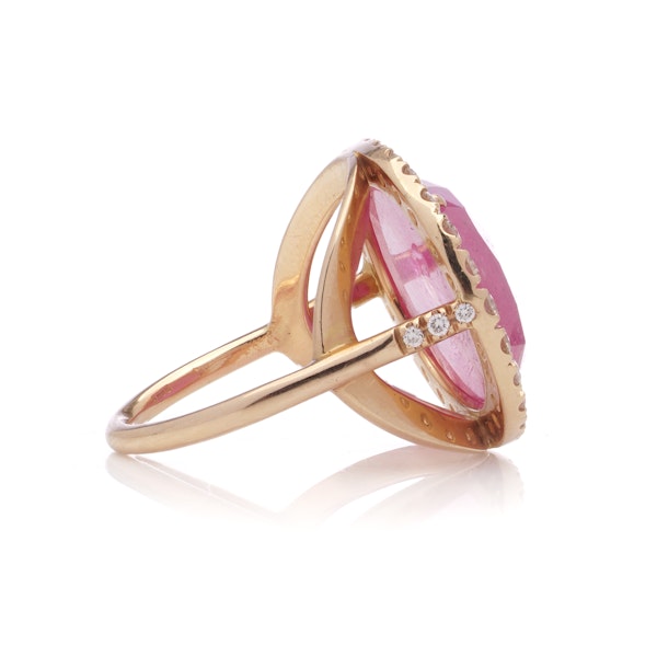 18kt Gold Ring with a glass - filled ruby and diamonds. - image 3