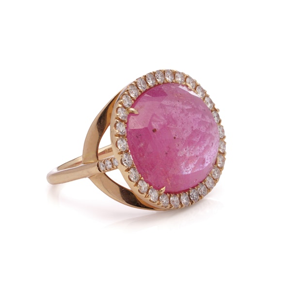 18kt Gold Ring with a glass - filled ruby and diamonds. - image 5