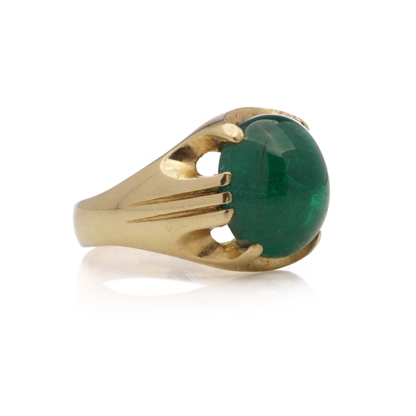 18kt. yellow gold dome 7.50 ct. cabochon emerald ring. - image 3