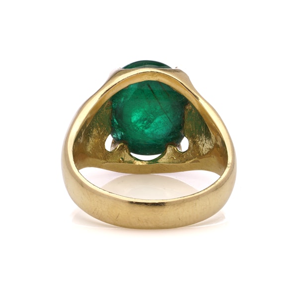 18kt. yellow gold dome 7.50 ct. cabochon emerald ring. - image 4