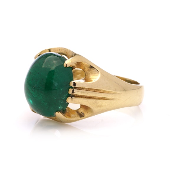 18kt. yellow gold dome 7.50 ct. cabochon emerald ring. - image 7