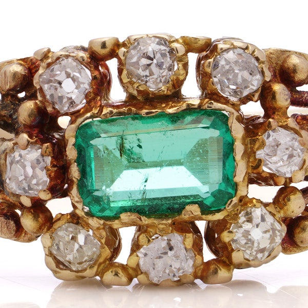 Victorian 18kt gold emerald cluster ring. - image 2