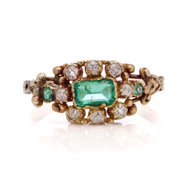 Victorian 18kt gold emerald cluster ring. - image 3